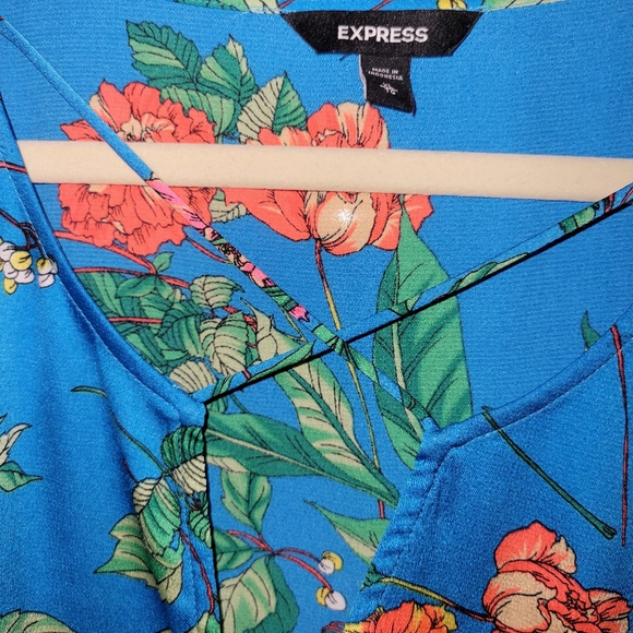 Express Floral Blue Women's Top - Picture 4 of 6